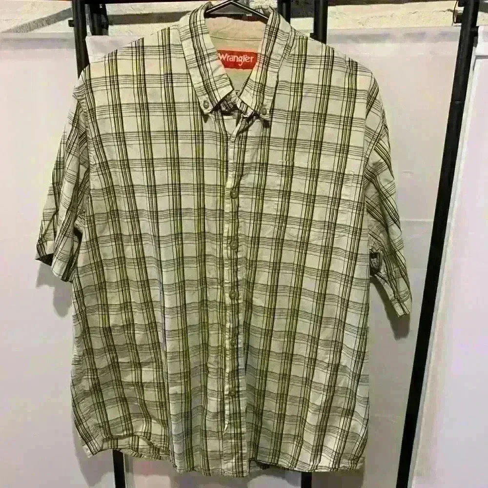 Wrangler plaid top  